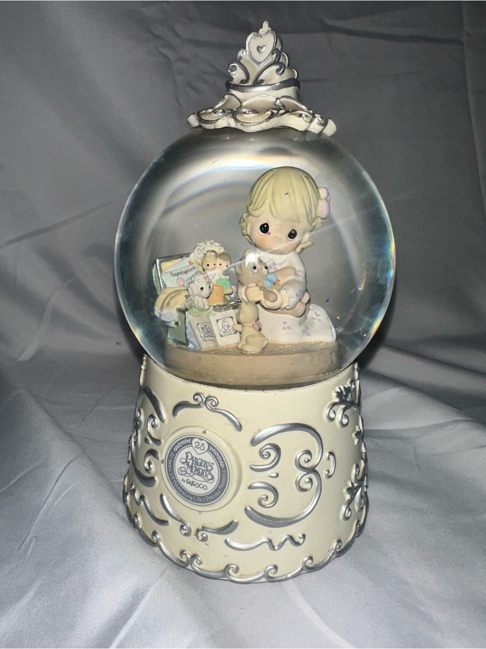 Precious Moments Enesco 25th Anniversary Musical Water Globe Gold & Silver